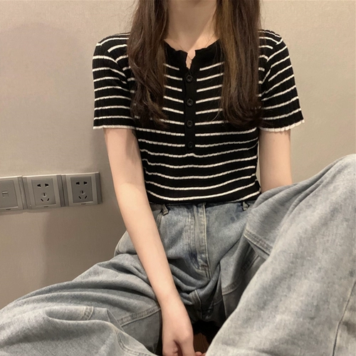 Летний тонкий трикотажный свитер, короткая футболка, в корейском стиле, облегающий крой, V-образный вырез, короткий рукав, по фигуре