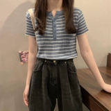 Летний тонкий трикотажный свитер, короткая футболка, в корейском стиле, облегающий крой, V-образный вырез, короткий рукав, по фигуре