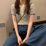 Летний тонкий трикотажный свитер, короткая футболка, в корейском стиле, облегающий крой, V-образный вырез, короткий рукав, по фигуре