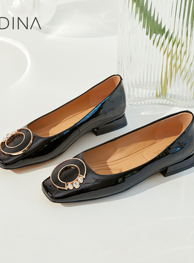 卡迪娜新款上班女真皮单鞋饰扣简约低跟时装鞋KS232307