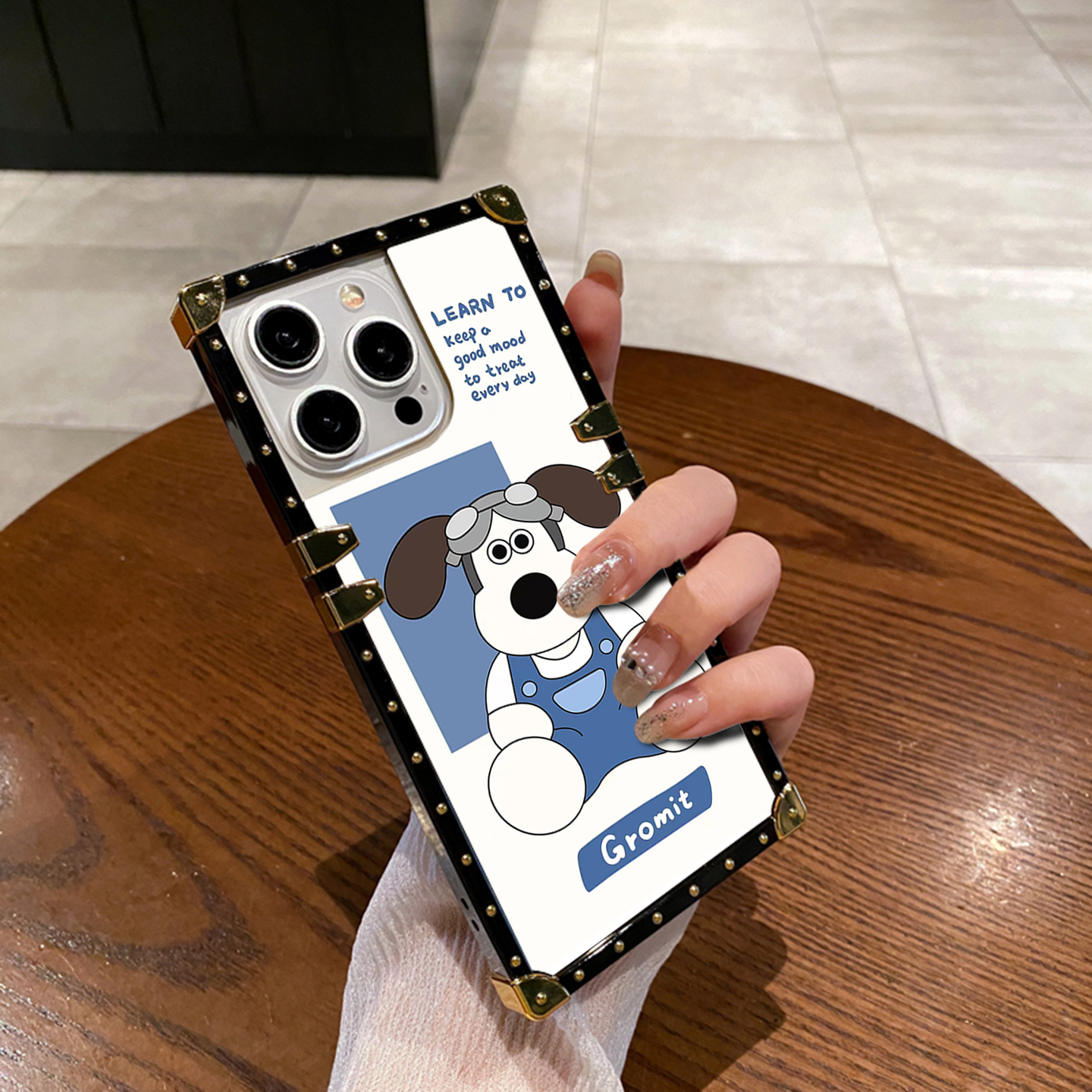 时尚方形iPhone16手机壳轻奢风苹果15promax网红全包式适用14plus个性创意防摔13高级感小众12保护套新款11女