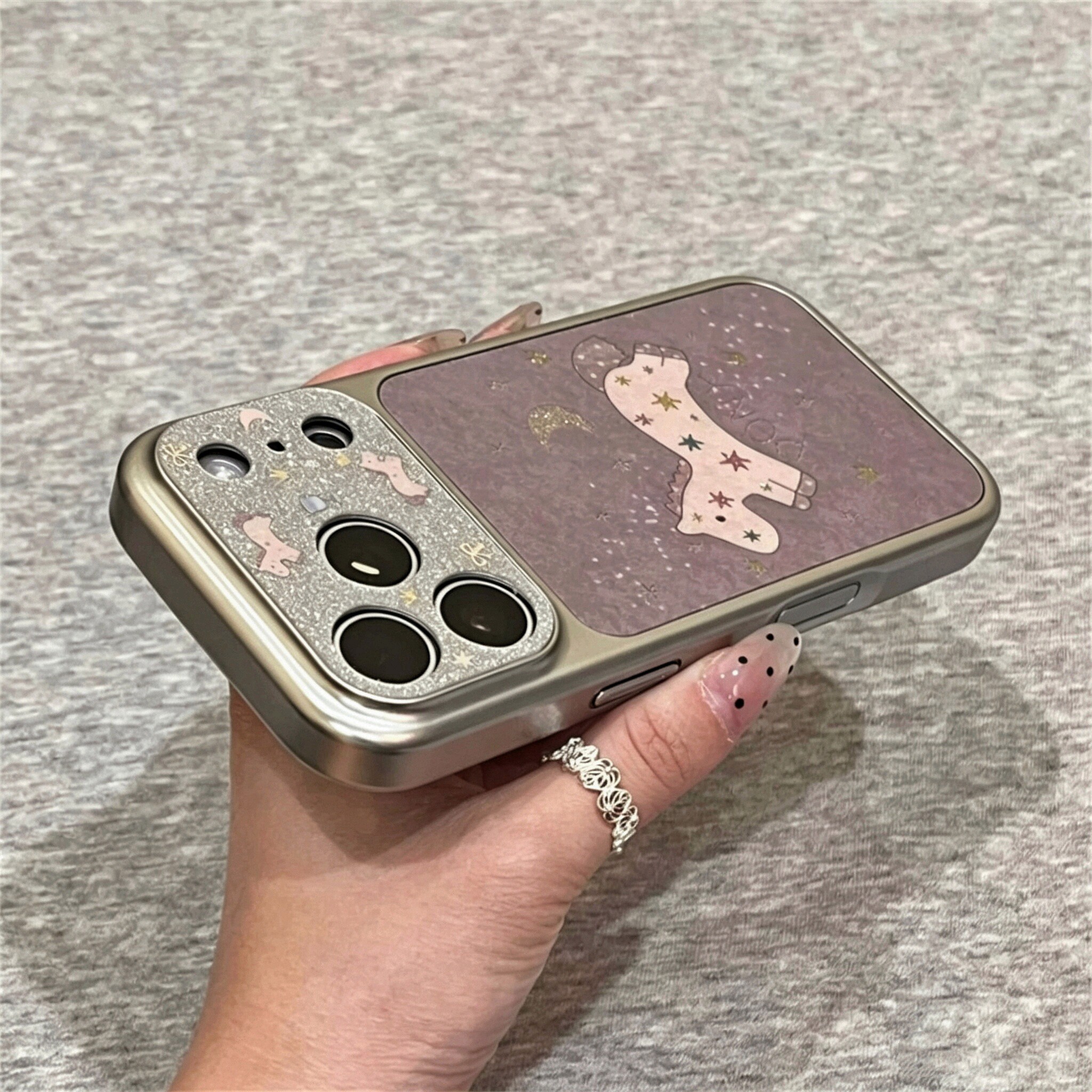 适用苹果系列iPhone17新款手机壳16promax14promax个性创意电镀闪粉星星小马15promax半包大孔防摔网红保护套