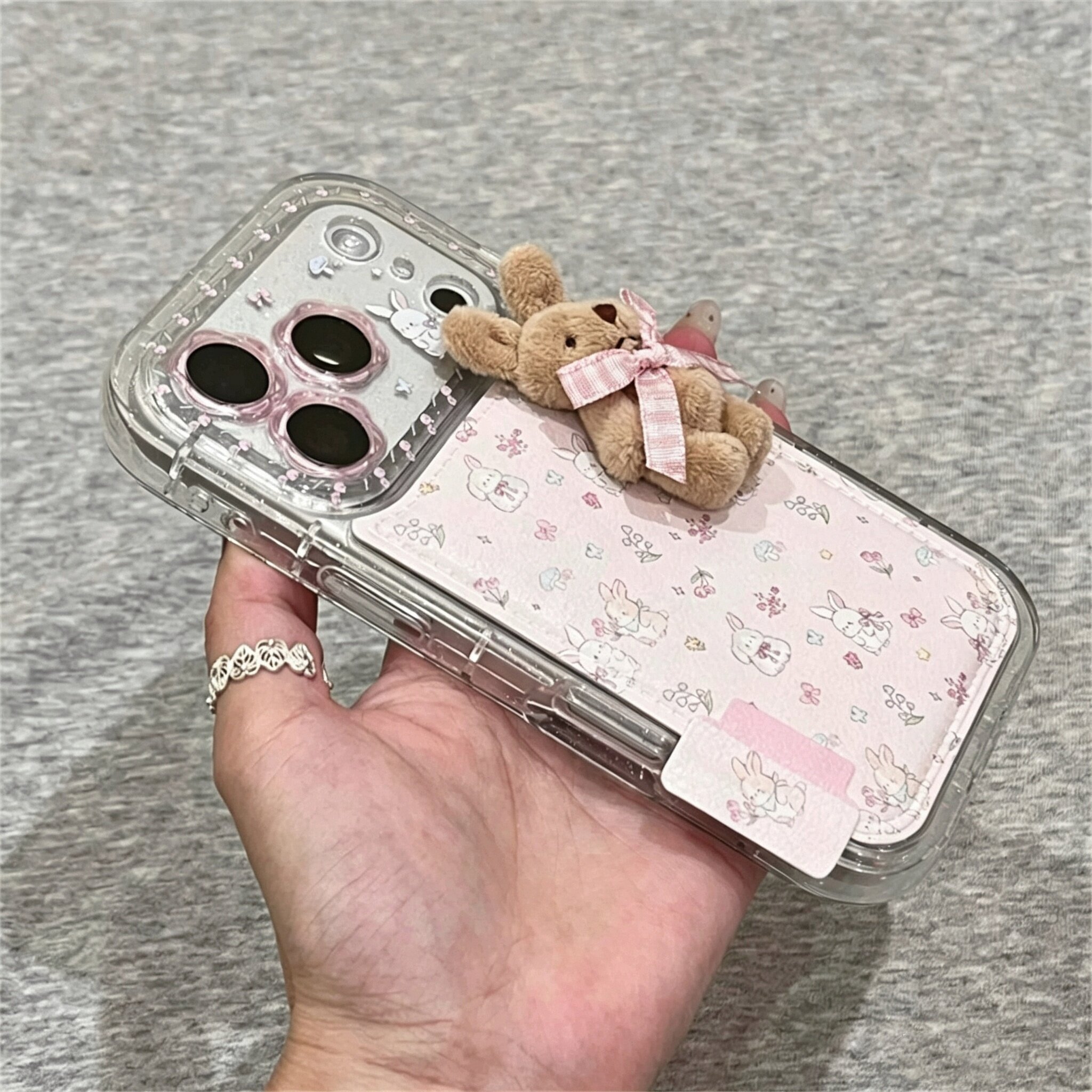 适用苹果系列iPhone17新款手机壳16promax14pro个性包镜头皮革碎花兔子15promax13pro半包大孔防摔网红保护套