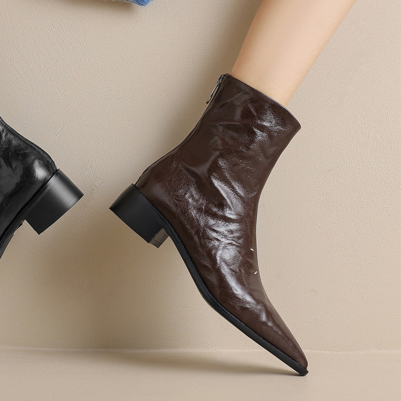 羊皮巨软尖头粗跟短靴女秋冬新款