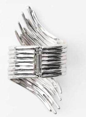 气质复古金属手镯臂环