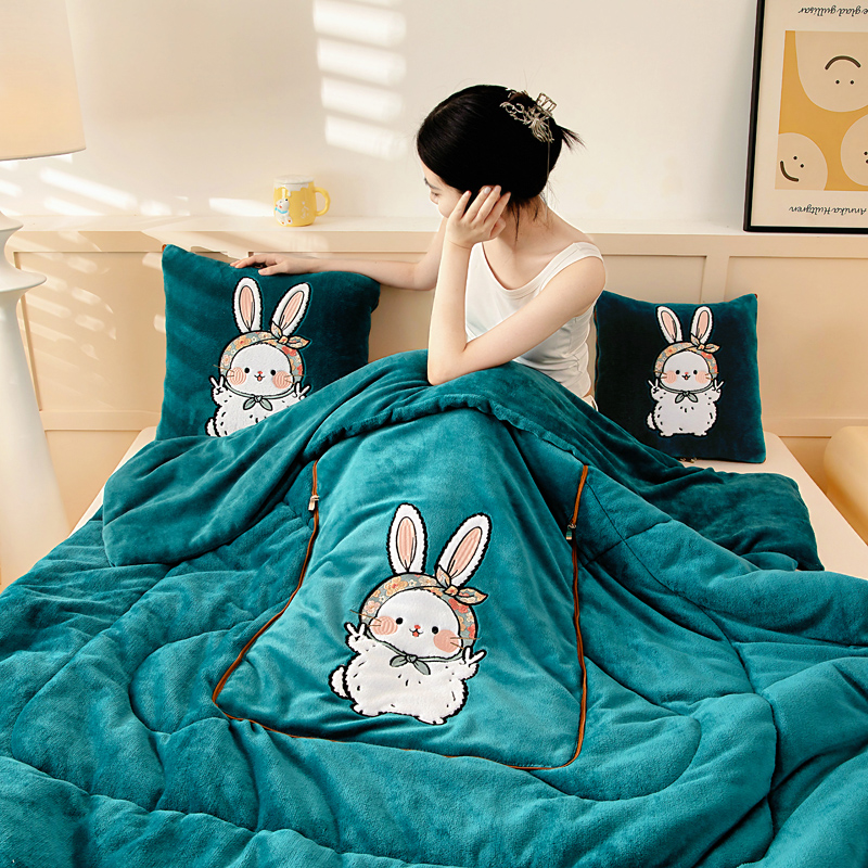抱枕被子两用2025新款卡通小熊办公室午睡休空调毯子二合一枕头被