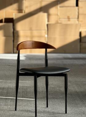 Classic Reborn 北欧意式实木靠背软包坐中古复古铁艺餐椅牛角椅