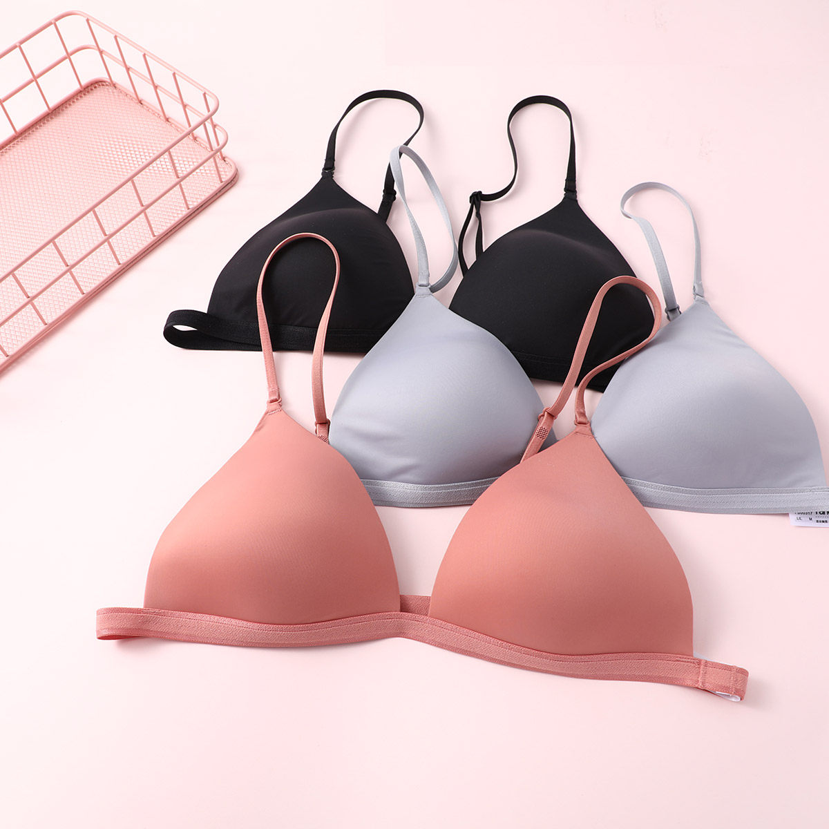芬狄诗女式夏季无痕光面无钢圈内衣三角杯上托薄杯文胸fb00317