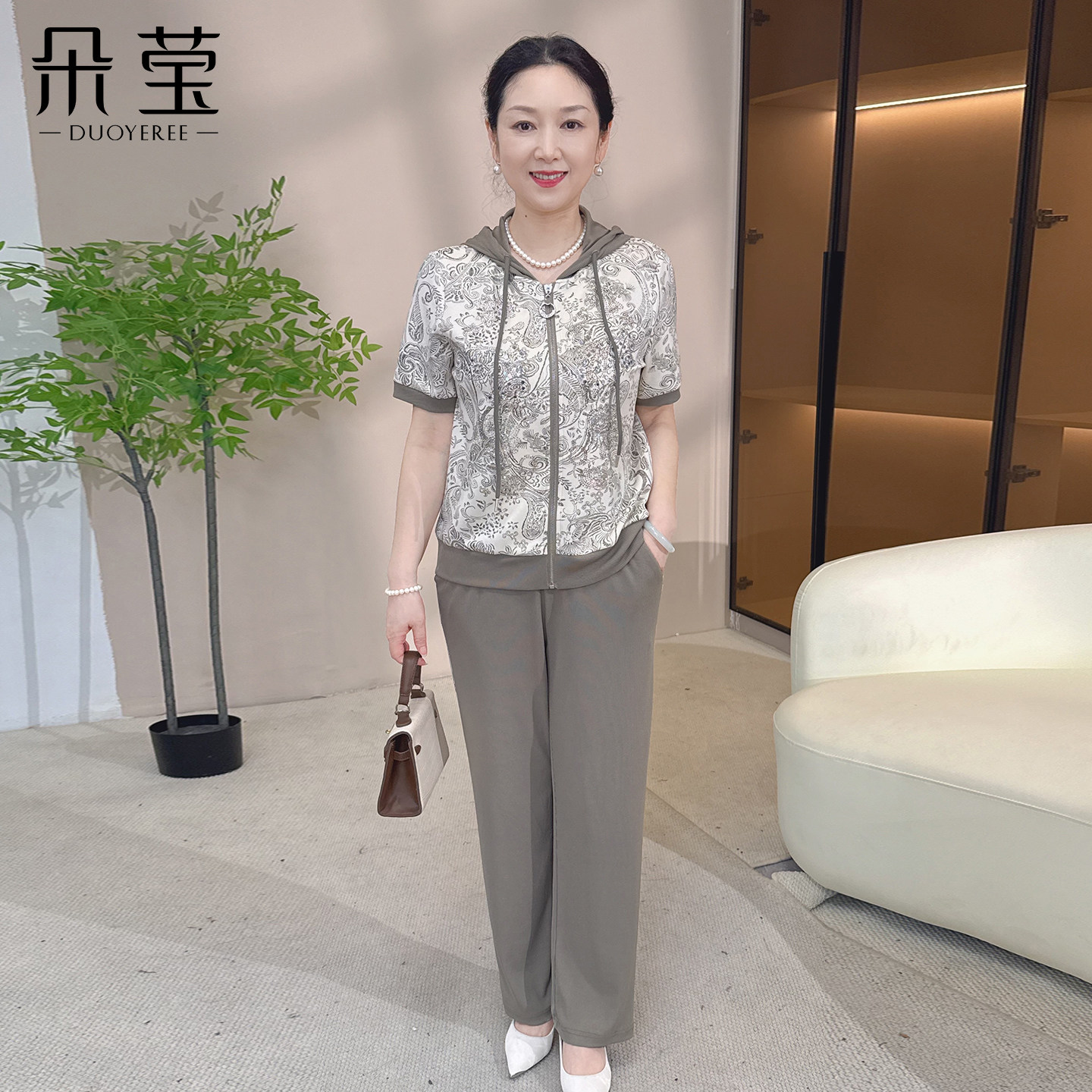 朵莹妈妈夏装洋气运动套装外套2026新款中老年女装休闲连帽上衣服