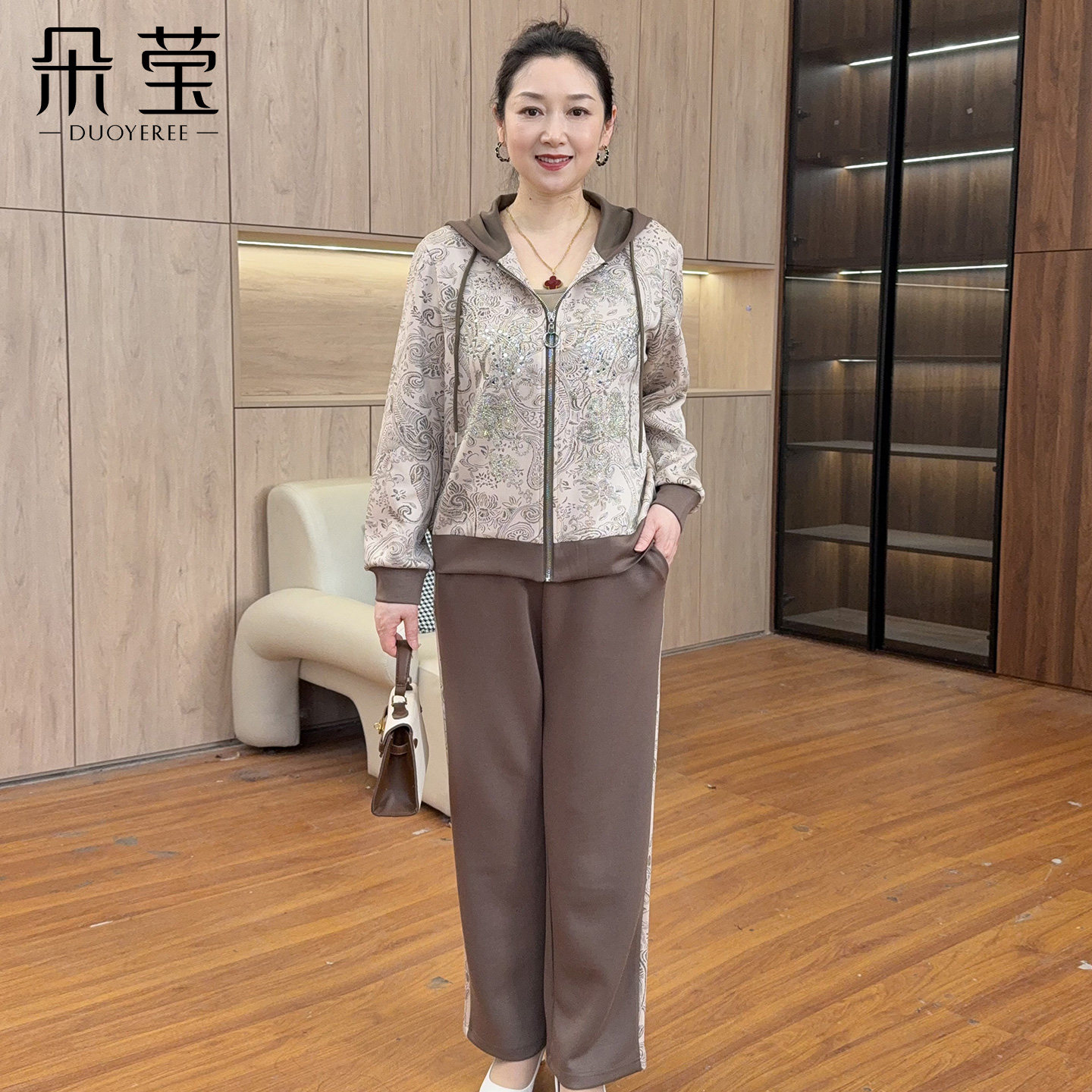 朵莹妈妈春装休闲运动服套装2026新款中年女中老年春秋季连帽外套