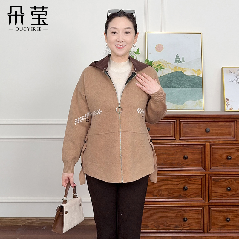 朵莹妈妈秋装洋气连帽外套中老年
