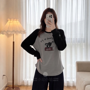 200斤胖妹妹时尚 2026大码 打底衫 磨毛撞色插肩袖 卡通印花上衣 女装