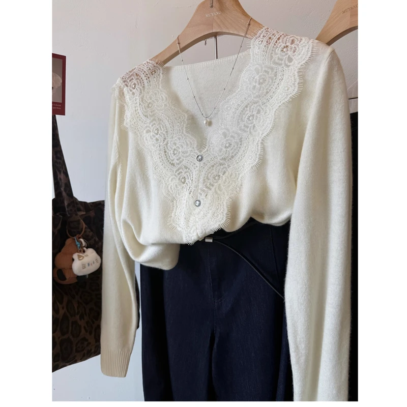 蕾丝拼接羊毛V领针织衫上衣女
