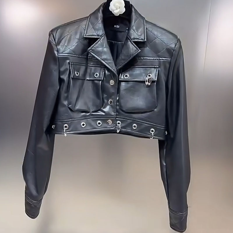 2025年秋季翻领长袖走线格纹口袋铁环甜酷风机车PU皮衣短款外套女