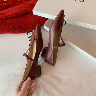 2024年春季新款箭头平底玛丽珍女鞋真皮搭扣单鞋女百搭鞋子