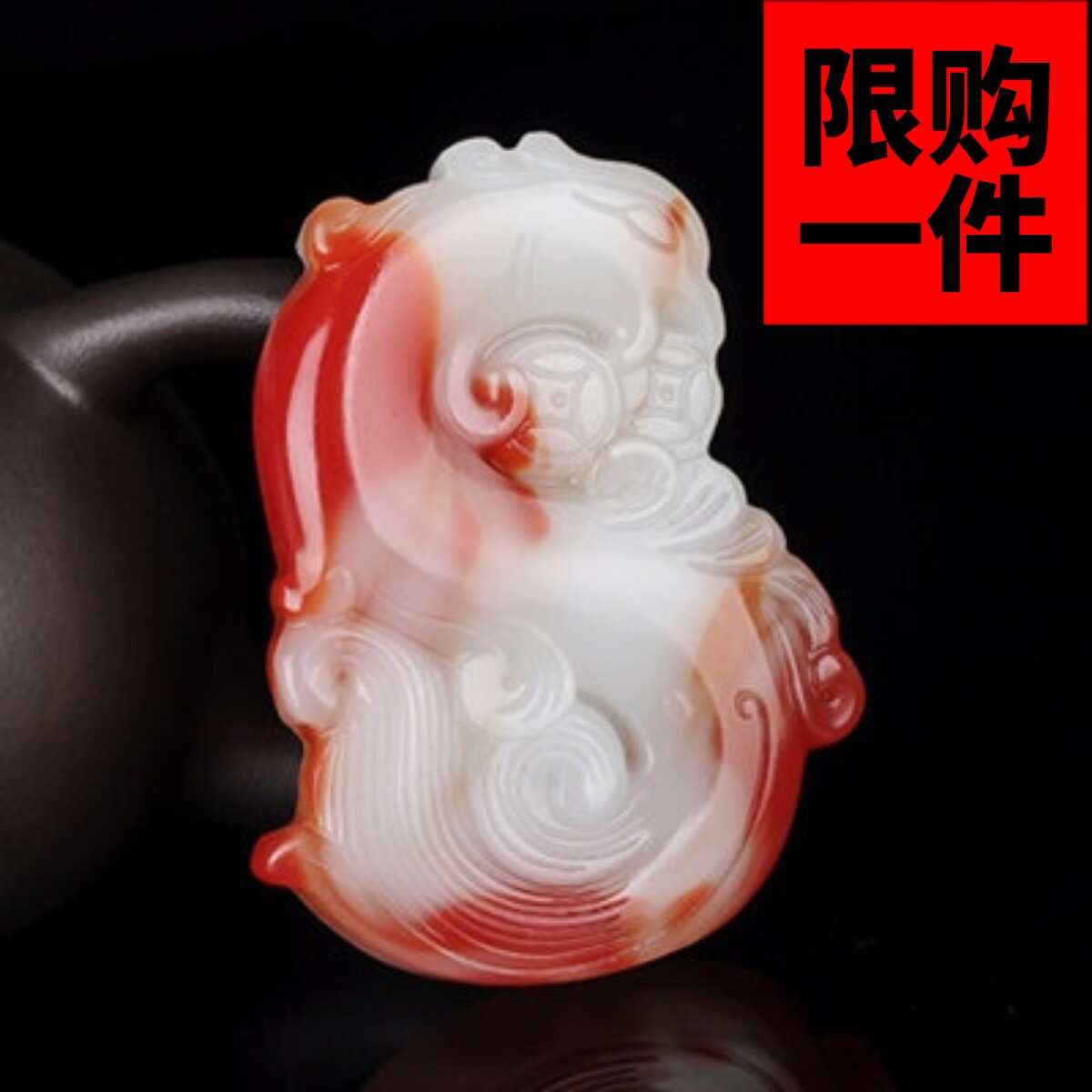 挂件女款仿古鸡血玉
