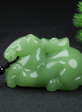 和田玉冰底晴水生肖马手把件新疆且末蓝马上有钱把玩件元宝马把件