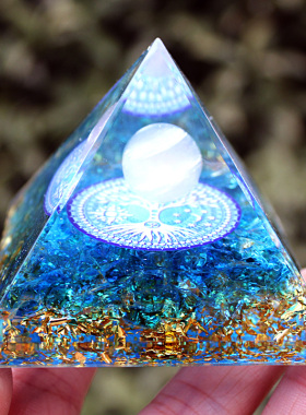 树脂摆件水晶碎石金字塔