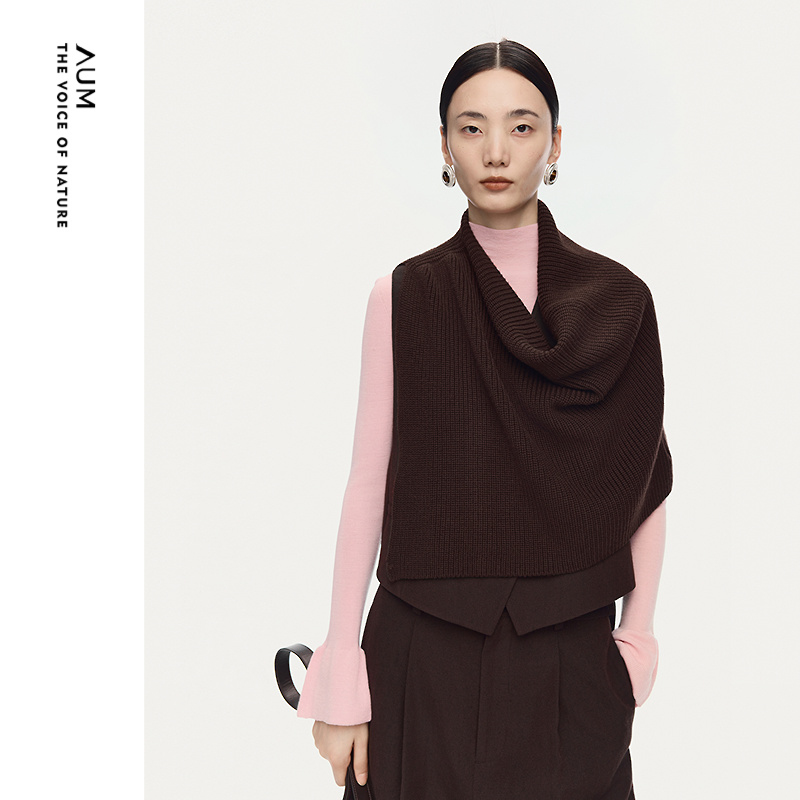 【灵感搭配】AUM噢姆2025年冬季新款精纺羊毛针织高领开衩披肩女