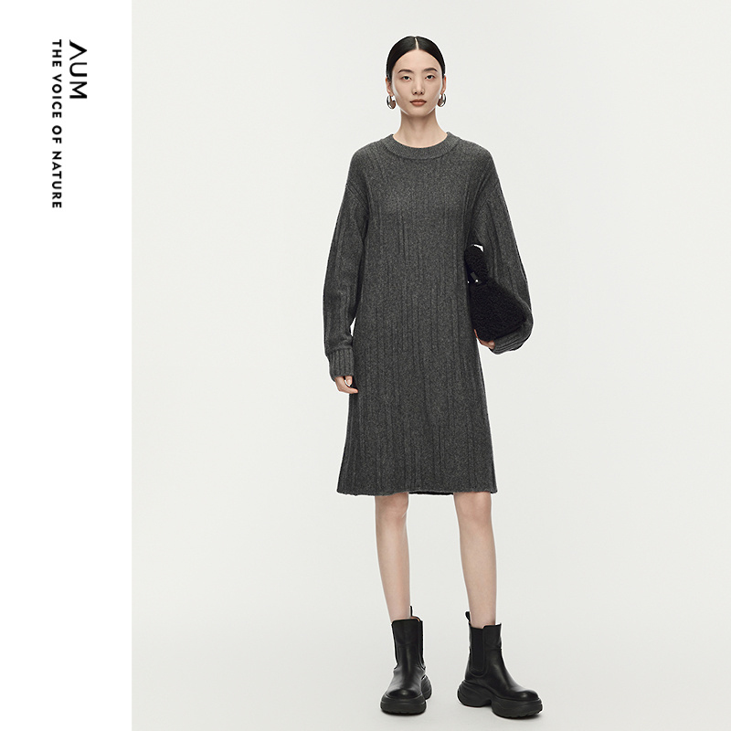 【可颂裙】AUM噢姆2025年冬季新款牦牛绒宽松直筒圆领连衣裙长裙