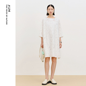 AUM噢姆春季 FaFa裙 白色浪漫提花剪花肌理圆领休闲连衣裙长裙