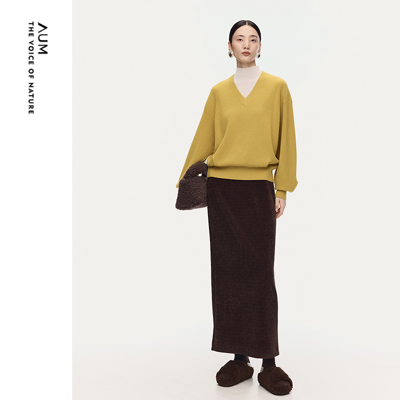 【商场同款】AUM噢姆2025年冬季新款巴素兰澳毛宽松V领针织上衣女