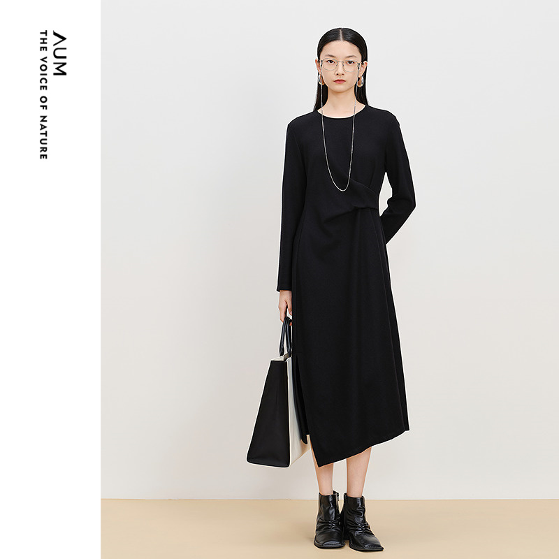 【商场同款】AUM噢姆冬季绵羊毛针织呢压褶黑色连衣裙休闲长裙女