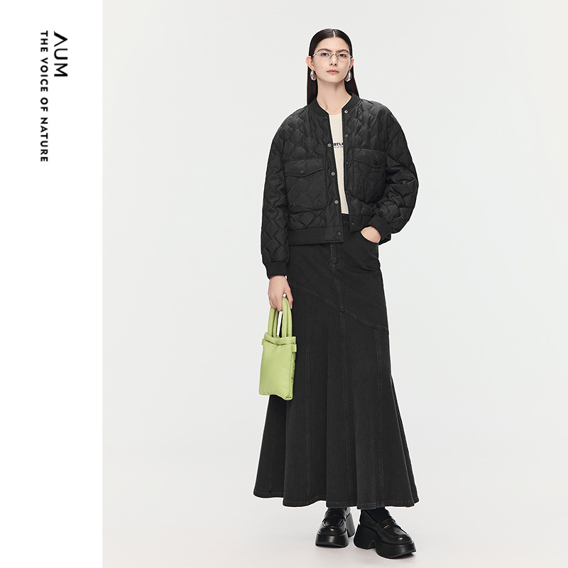 【商场同款】AUM噢姆2025年冬季新款立领短款黑色棒球羽绒夹克女