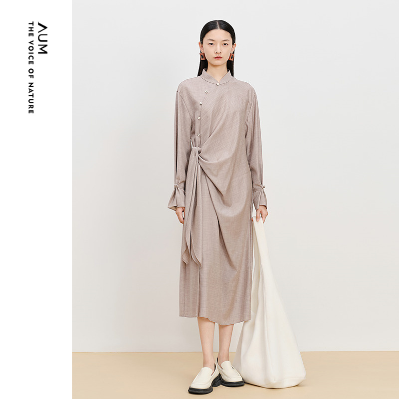 【商场同款】AUM噢姆冬季羊毛新中式斜门襟绑结压褶连衣裙长裙女