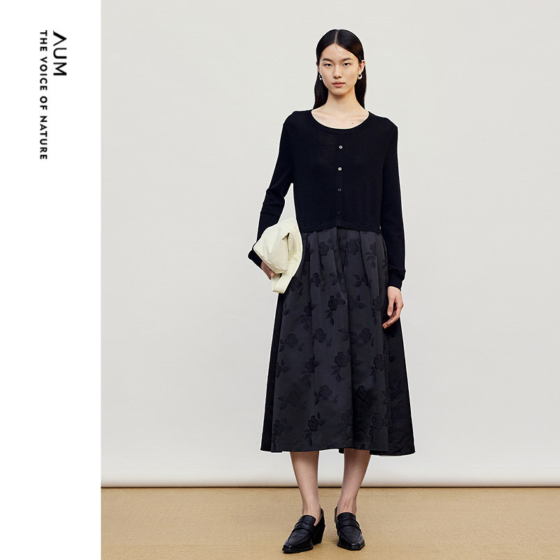 【FaFa裙】AUM噢姆2026年春季新款肌理提花针织拼接黑色连衣裙女图片