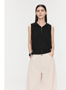 【商场同款】AUM噢姆2025年秋季新款棉感短款连帽黑色针织上衣女