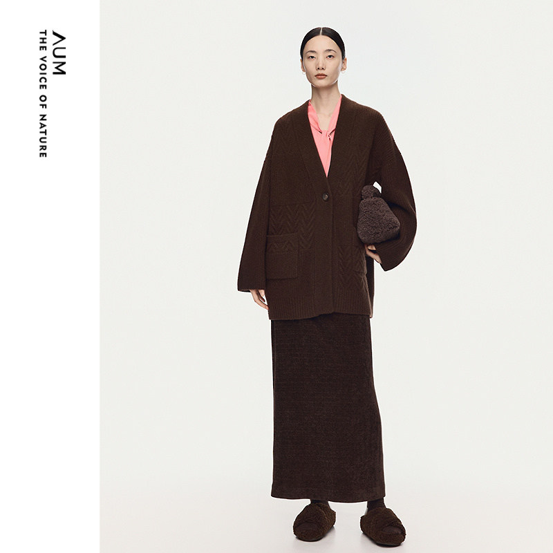 【商场同款】AUM噢姆2025年冬季新款牦牛绒V领口袋拼接针织开衫女