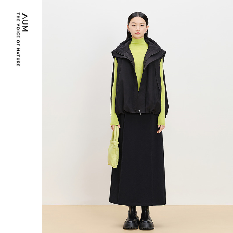 【商场同款】AUM噢姆冬季气质立领大廓形鹅绒蓬松黑色羽绒马甲女