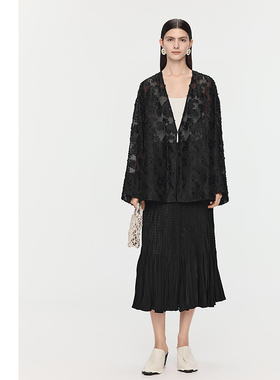 【商场同款】AUM噢姆2025年秋季新款休闲压褶肌理感黑色半身裙女