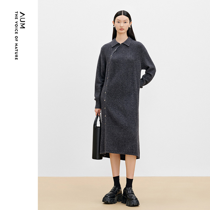 【天猫臻选】AUM噢姆冬季中式翻领针织裙宽松灰色连衣裙休闲长裙