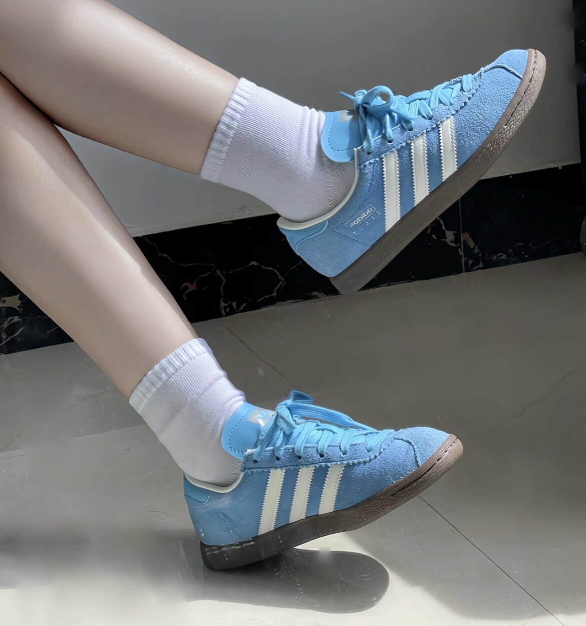 耐adidas Court Vl舒适休闲防滑耐磨学生通勤训练低帮板鞋JR6345 - 实物图