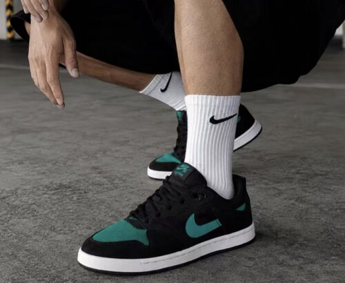 NIKE 耐克男子NIKE SB ALLEYOOP复古舒适运动休闲板鞋CJ0882-007