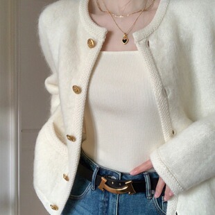 白色小香风短款外套女秋季高级感温柔风外搭气质名媛针织毛衣开衫