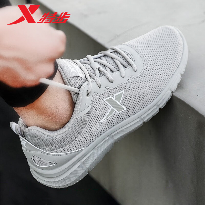 特步运动男鞋夏季新款透气网面轻便耐磨休闲跑步鞋子男慢跑旅游鞋