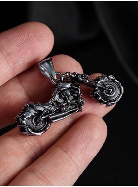 欧美潮人骷髅头火焰摩托车嘻哈朋克灵魂战车男士钛钢项链