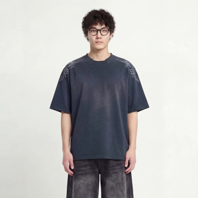 肩部花体刺绣渐变短袖T恤做旧