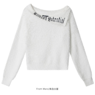 From Mars Want to escape from a slanting neck sweater top