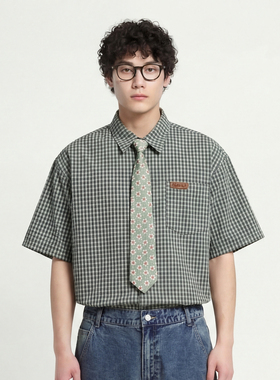 From Mars I patted Xia's loose short-sleeved shirt