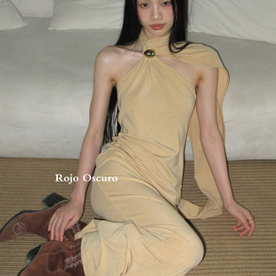 Rojo oscuro智惠美人重磅羊毛围巾挂脖露背性感连衣裙高级感长裙