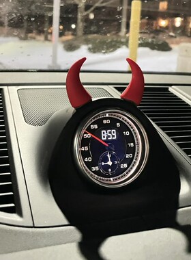 适用保时捷MACAN帕拉梅拉卡宴AITO钟表小恶魔摆件汽车装饰牛角贴