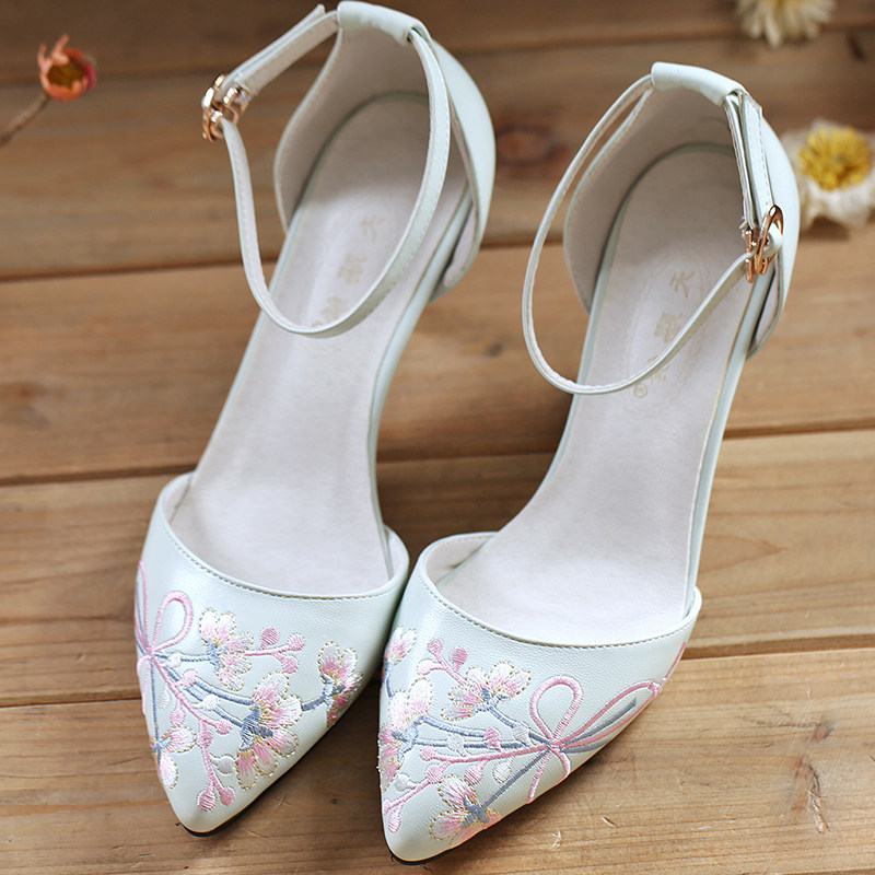 Godsend embroidered 2020 summer Spring and autumn payment Sandals Baotou Shallow mouth Retro Embroidered shoes Tip Stiletto Four seasons shoesin the Women's Shoes, Low shoes  category - from Buy2taobao.com to provide professional Taobao agent buy service