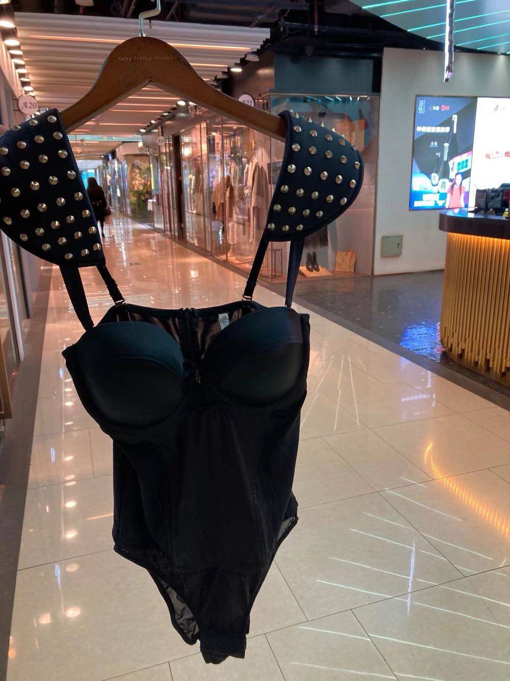 性感束腰塑身连体衣黑色托胸小码美背女款吊带