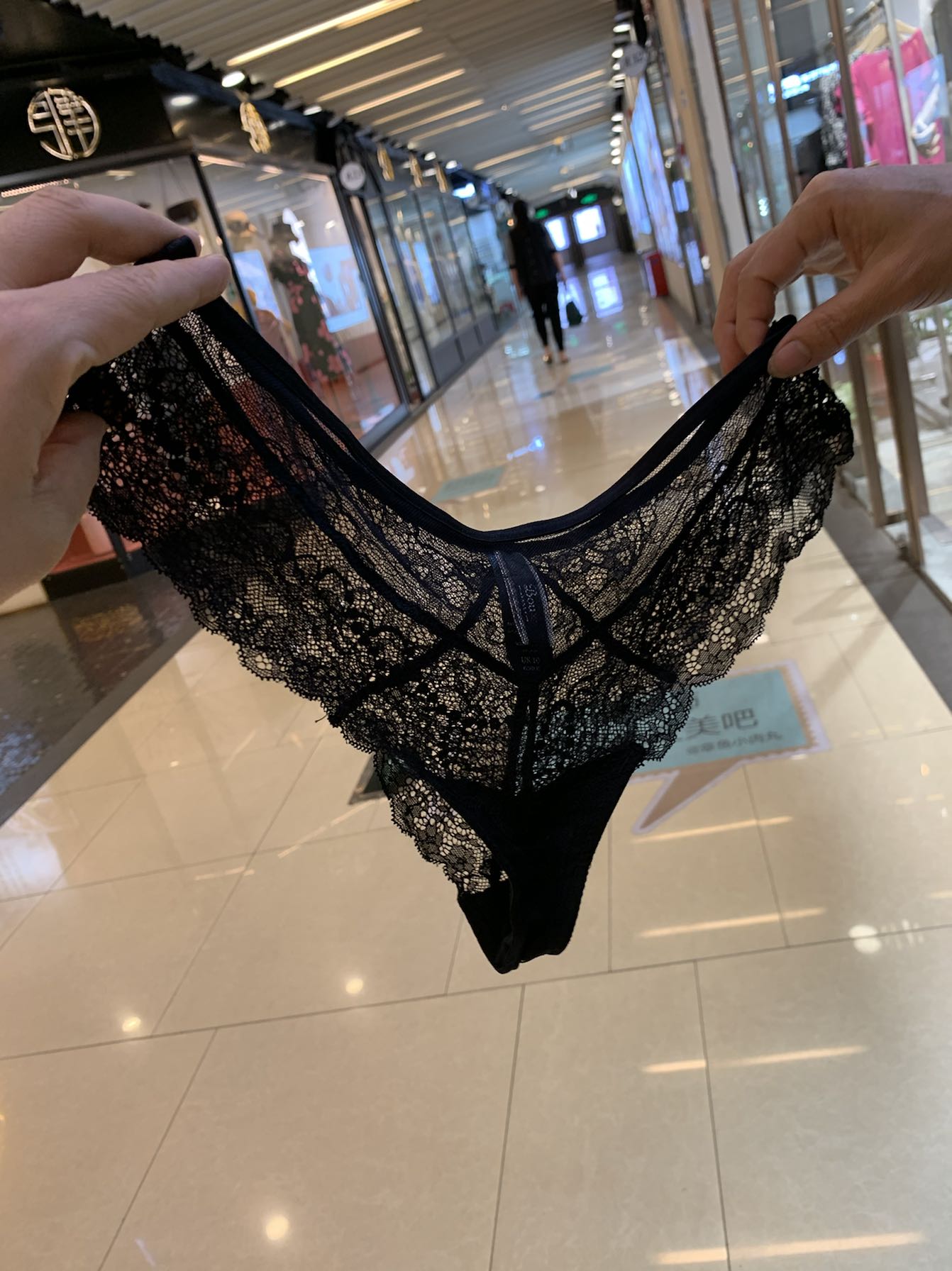 欧美黑色浅粉色镂空火辣三角内裤