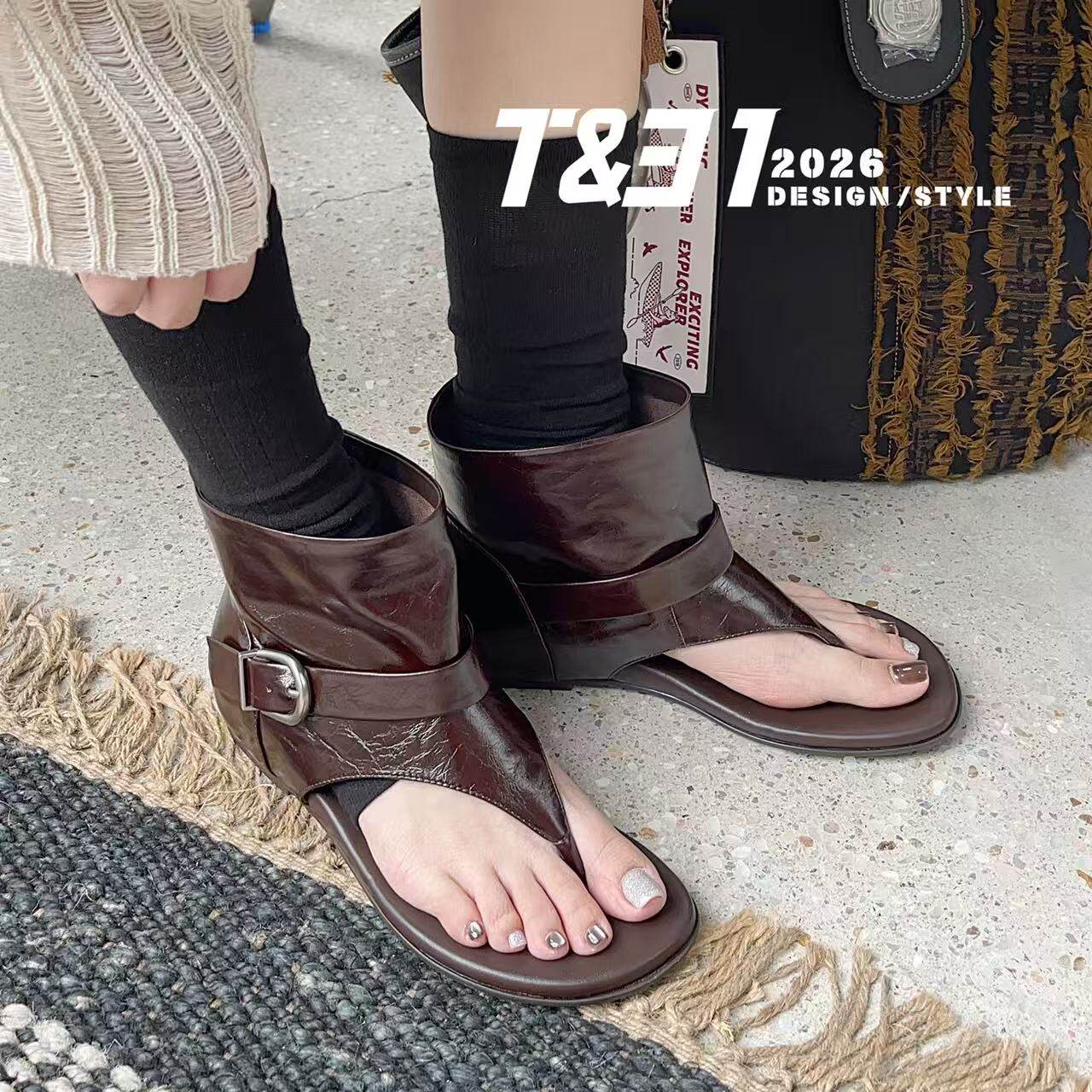 T31女鞋2026夏季复古真皮夹趾凉靴女平底内增高扣带装饰休闲凉鞋