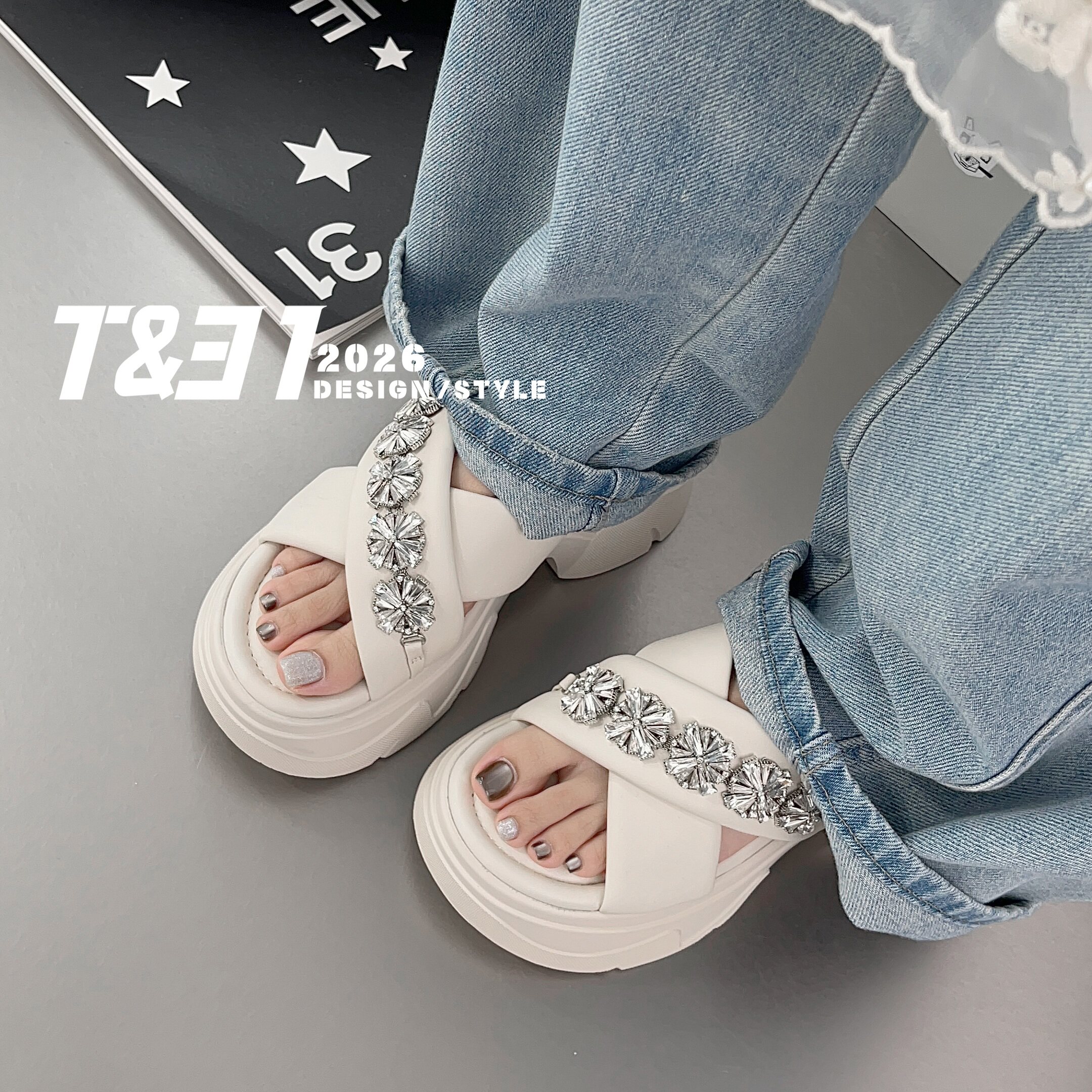 T31女鞋2026夏季新款欧洲站厚底一字带凉鞋露趾水钻软底罗马凉鞋